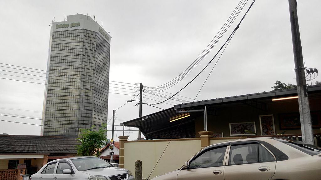 Check Inn Johor Bahru Exterior photo