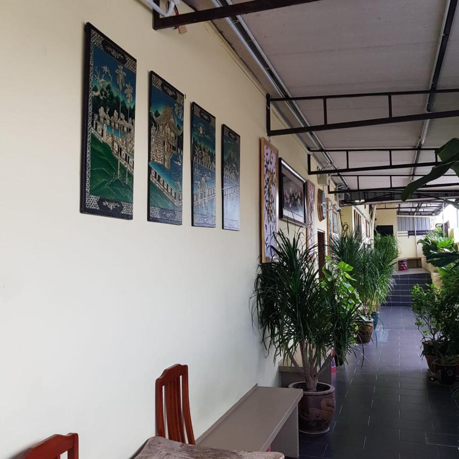 Check Inn Johor Bahru Exterior photo
